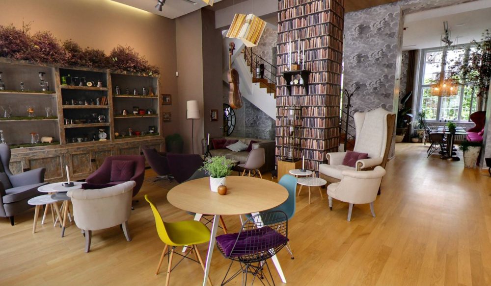 Take a top-quality coffee in main café of the well-known roasting shop La Bohème Café at Vinohrady - La Bohéme Café Prague © Kudyznudy.cz