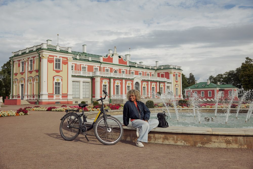 View of Kadriorg Palace and its fountain in Tallinn, a Baroque landmark surrounded by gardens.